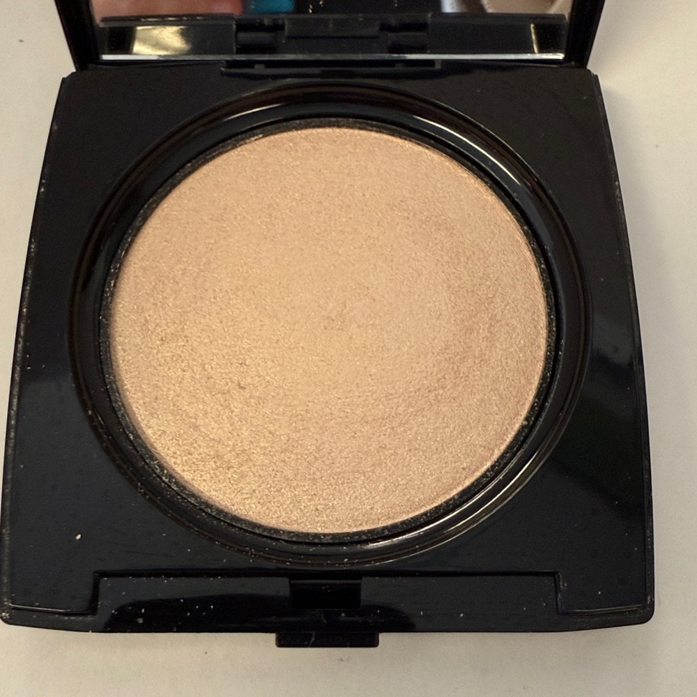 Lancôme dual finish highlighter in 01 Shimmering Buff